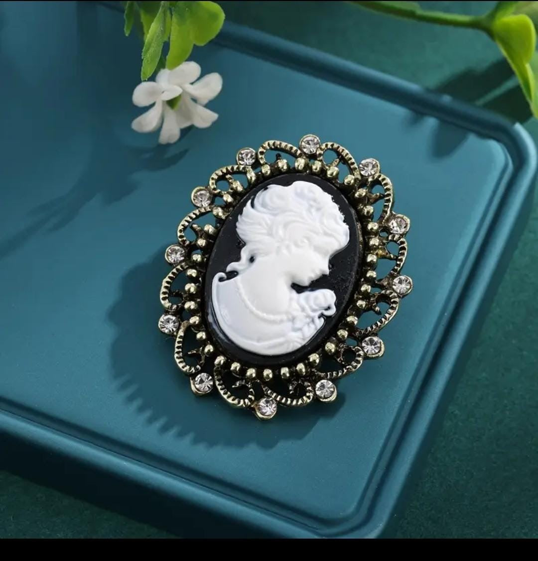 Vintage-Inspired Rhinestone Cameo Brooch Pin